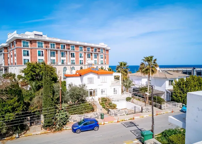 Romantiс Two-Bedroom Apartment With Sea View