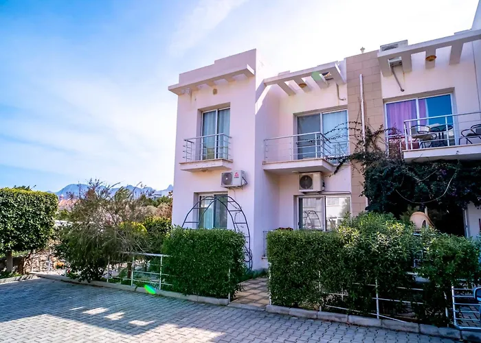 Romantiс Two-Bedroom Apartment With Sea View