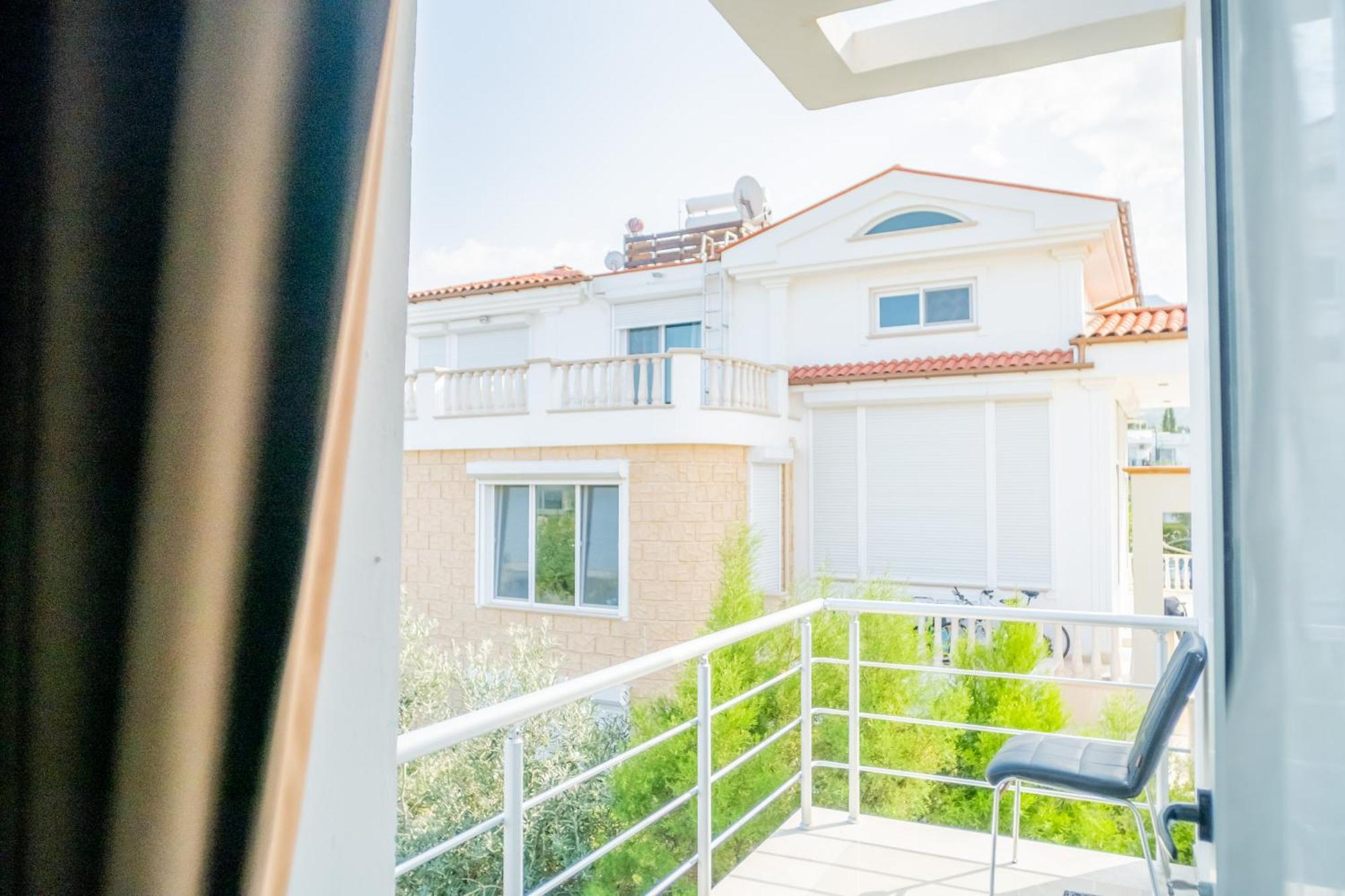 Romantiс Two-bedroom With Sea View Apartment *