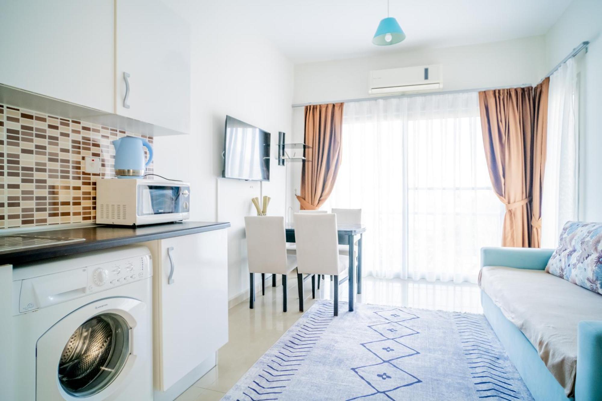 Apartment Romantiс Two-bedroom With Sea View *